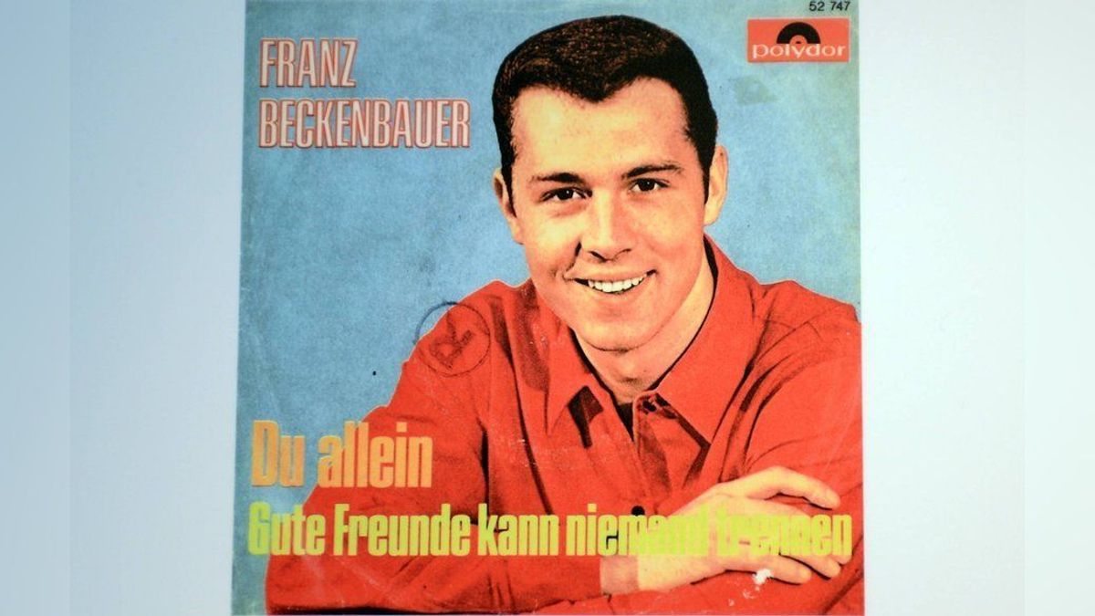 Franz Beckenbauer auf dem Cover seiner ersten Single "Du allein", auf der auch der Klassiker "Gute Freunde kann niemand trennen" enthalten ist.