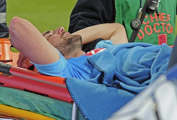 
                <strong>Gonzalo Higuain (Argentinien)</strong><br>
                Im Ligaspiel gegen Inter Mailand musste der Stürmer vom SSC Neapel vom Spielfeld getragen werden. Der 26-Jährige habe sich laut den Ärzten eine "schwere Prellung des rechten Knöchels und des Schienbeins" zugezogen.
              