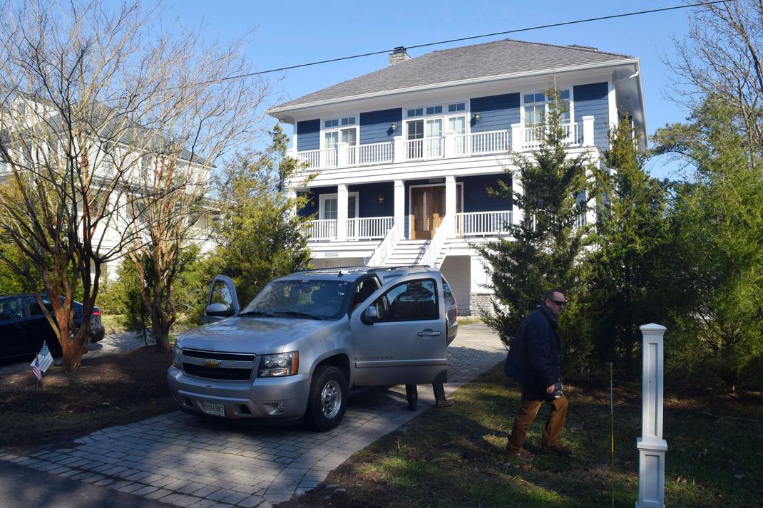 Agenten des US-Geheimdienstes sind am Mittwoch vor dem Haus von Joe Biden in Rehoboth zu sehen.