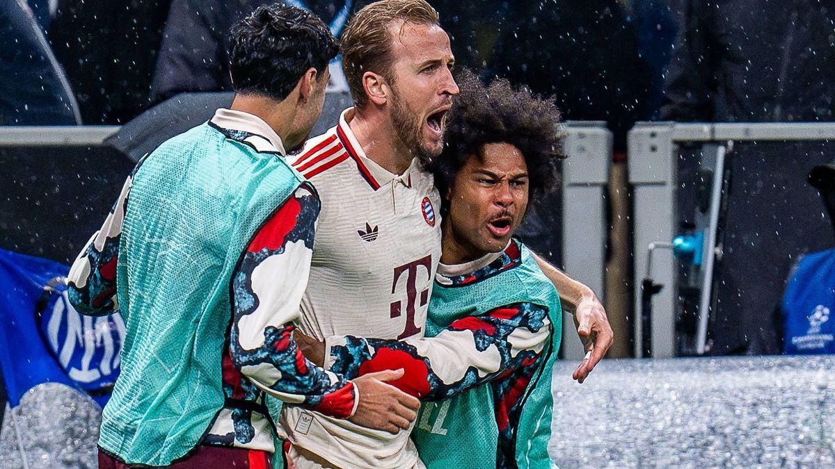 16.04.2025, Inter Mailand vs. FC Bayern München, UEFA Champions League, Viertelfinale-Rückspiel Tor zum 0:1 durch Harry Kane (FC Bayern Muenchen, 9) hier mit Serge Gnabry (FC Bayern Muenchen, 7) un...