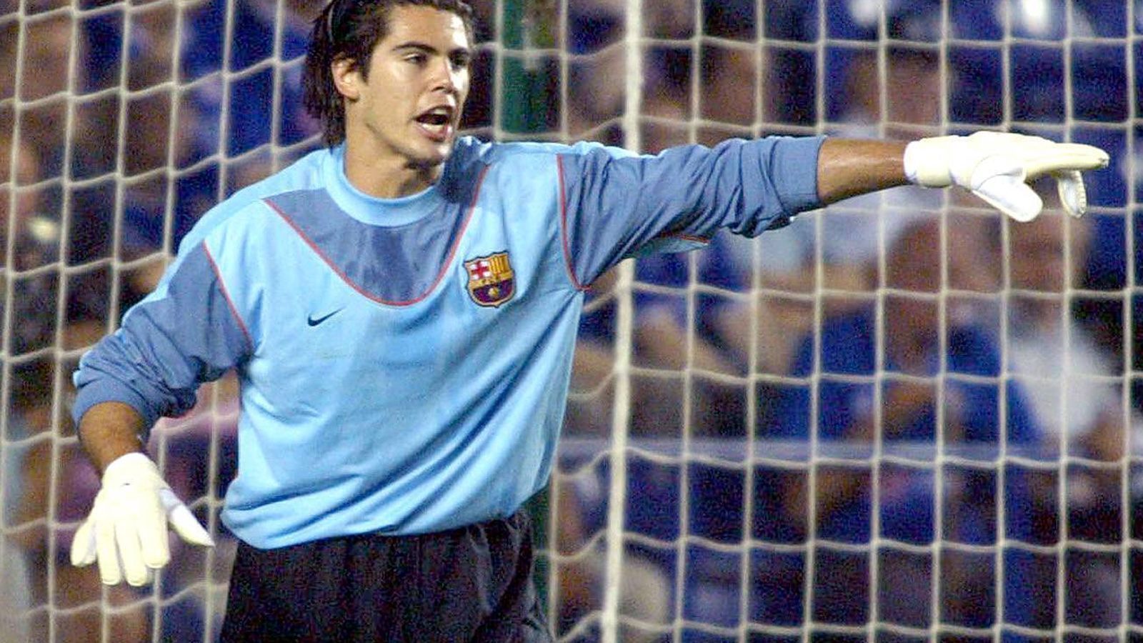 
                <strong>Victor Valdes (FC Barcelona)</strong><br>
                Van Gaal macht in der Saison 2002/2003 den erst 20-Jährigen zu Barcas Nummer 1 und übergeht Robert Enke. Valdes bleibt bis zu seinem Abgang 2014 Stammkeeper und holt unter anderem drei Mal die Champions League. Das Wiedersehen stellen sich beide aber wohl anders vor. Valdes unterschreibt im Januar 2015 in Manchester. Doch der Keeper bleibt unter van Gaal völlig außen vor, beendet 2017 nach zwei Leihen seine Karriere.
              