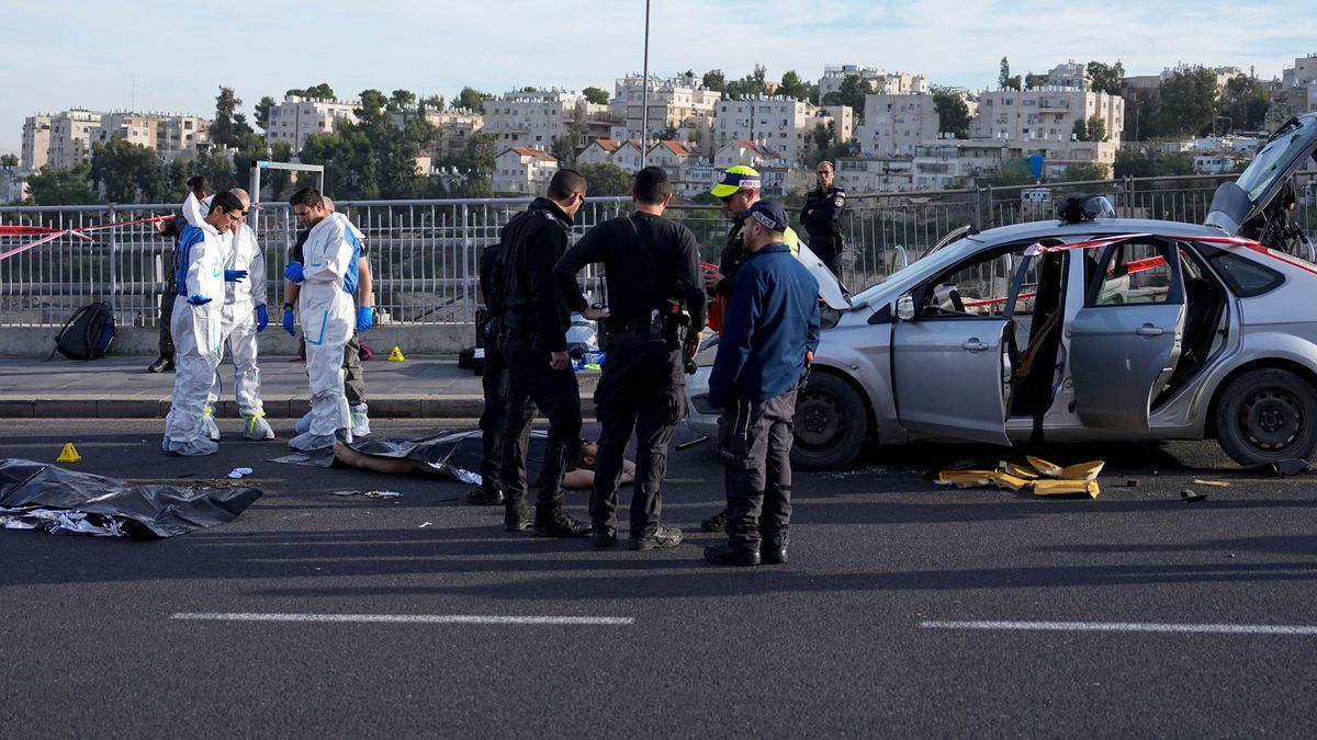 Attentäter erschießen zwei Menschen an  Bushaltestelle in Jerusalem