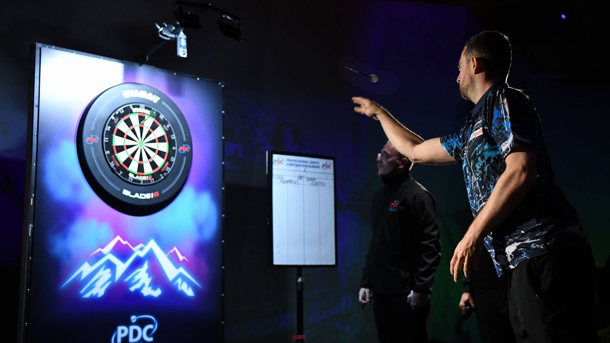 (250927) -- GENEVA, Sept. 27, 2025 -- Luke Humphries competes during Darts Top of Europe showcase match at an altitude of 3,454 meters at Jungfraujoch Top of Europe train station in Geneva, Switzer...