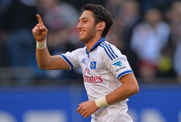 
                <strong>Hamburger SV - Eintracht Frankfurt 1:1</strong><br>
                In der 72. Minute der Ausgleich für den "Dino". Hakan Calhanoglu tritt zum Elfmeter an und verwandelt souverän ins obere rechte Eck. Keine Chance für Frankfurt-Keeper Kevin Trapp.
              