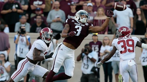 
                <strong>Christian Kirk (Wide Receiver)</strong><br>
                In seiner gesamten College-Karriere fing Christian Kirk pro Saison nie weniger als 900 Yards für Texas A&M. Für den zweiten Number-One-Pick aus Texas in Folge werden in dieser Draftklasse aber auch seine zehn Touchdowns kaum ausreichen. Aber wer weiß, vielleicht legt Myles Garrett für seinen ehemaligen Mitspieler ja ein gutes Wort ein.
              