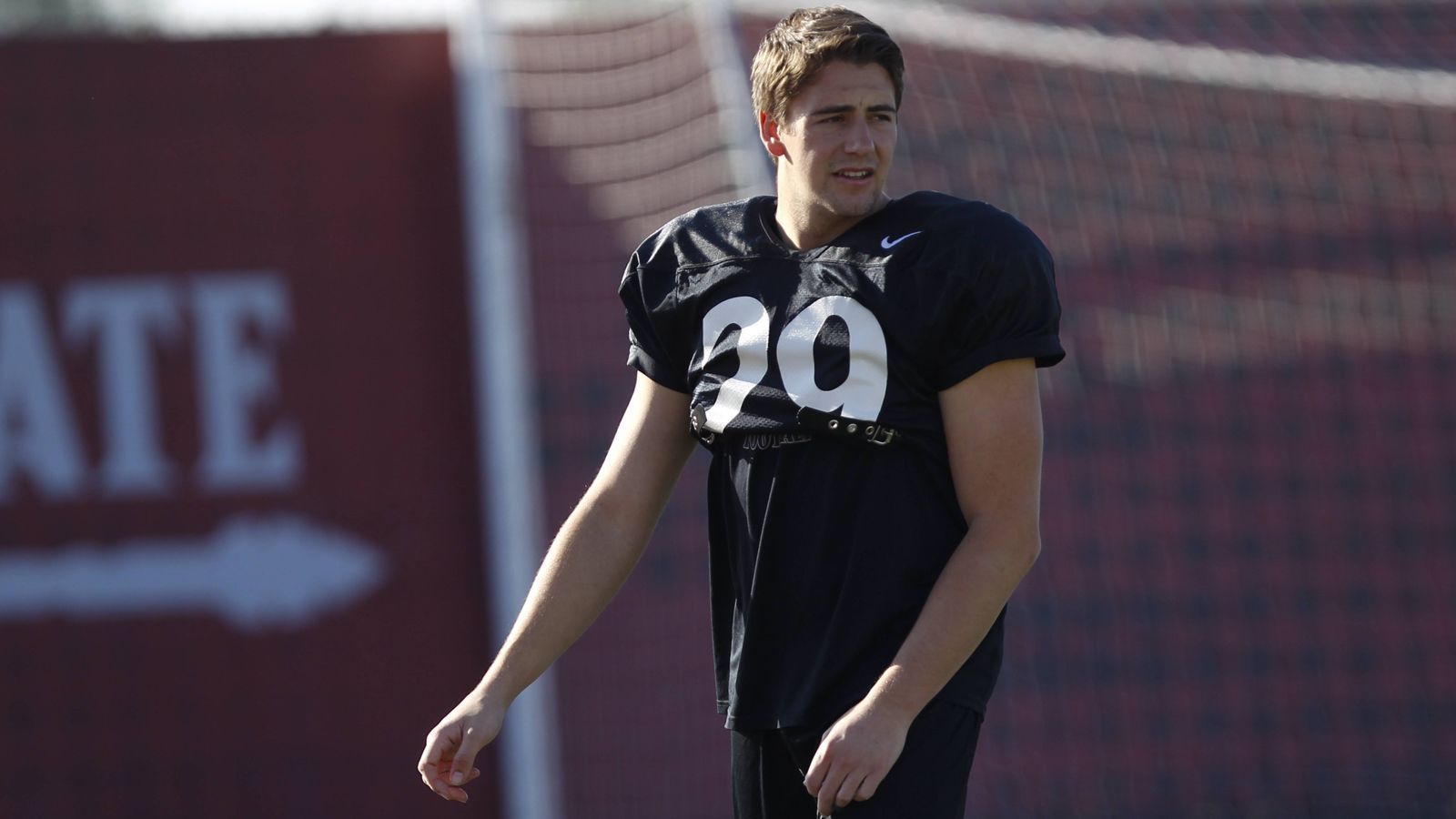 
                <strong>Kicker: John Baron (San Diego State)</strong><br>
                John Baron sorgte in seinem ersten Jahr am College mit einer Field-Goal-Quote von 91,3 Prozent für Furore. Dieses Niveau konnte er in den Jahren darauf allerdings nicht halten. Letzte Saison waren nur noch 77,3 Prozent erfolgreich. Kurios: Er leistete sich Fehler auf kurzen Distanzen, versenkte dafür aber all seine fünf Field Goals aus mehr als 50 Yards. Sein längstes Field Goal erzielte er aus 54 Yards. Bei den Extra Points gab er sich keine Blöße. Sein Makel: er ist ein Linksfuß. Das stellt für viele Holder eine besondere Herausforderung dar. Dennoch könnte er in der 7. Runde ausgewählt werden.  
              