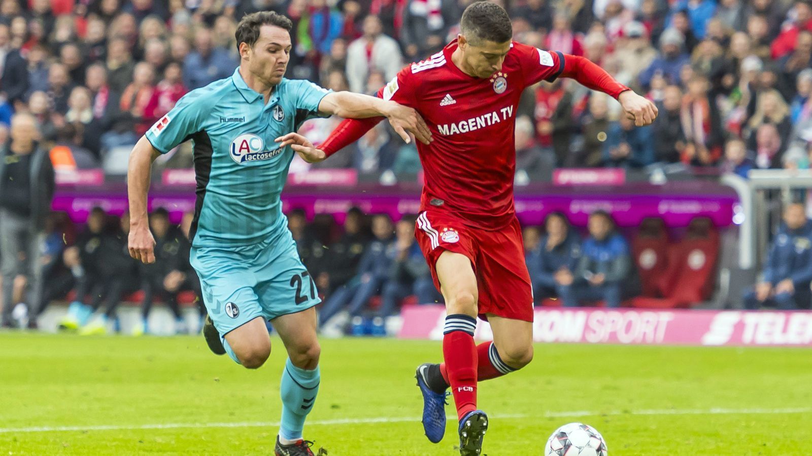 
                <strong>Robert Lewandowski (Stürmer)</strong><br>
                Ließ die Riesenchance zur Führung nach Vorlage von Gnabry liegen (26.), als er frei auf Schwolow zulief, dabei aber zu lange zögerte. Erhielt zu wenig Unterstützung von seinen Mitspielern. ran-Note: 4
              