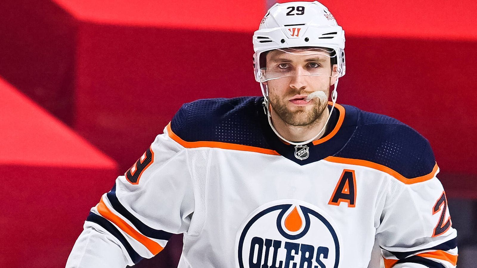 <strong>Leon Draisaitl (Edmonton Oilers)</strong><br>Mit 106 erzielten Punkten steht Leon Draisaitl wieder einmal unter den Top-10 der besten Scorer in der laufenden Saison. 41 Tore und 65 Vorlagen in 81 Spielen des deutschen NHL-Stars sorgten mit dafür, dass die Edmonton Oilers die Playoffs um den Stanley Cup vorzeitig erreicht haben.