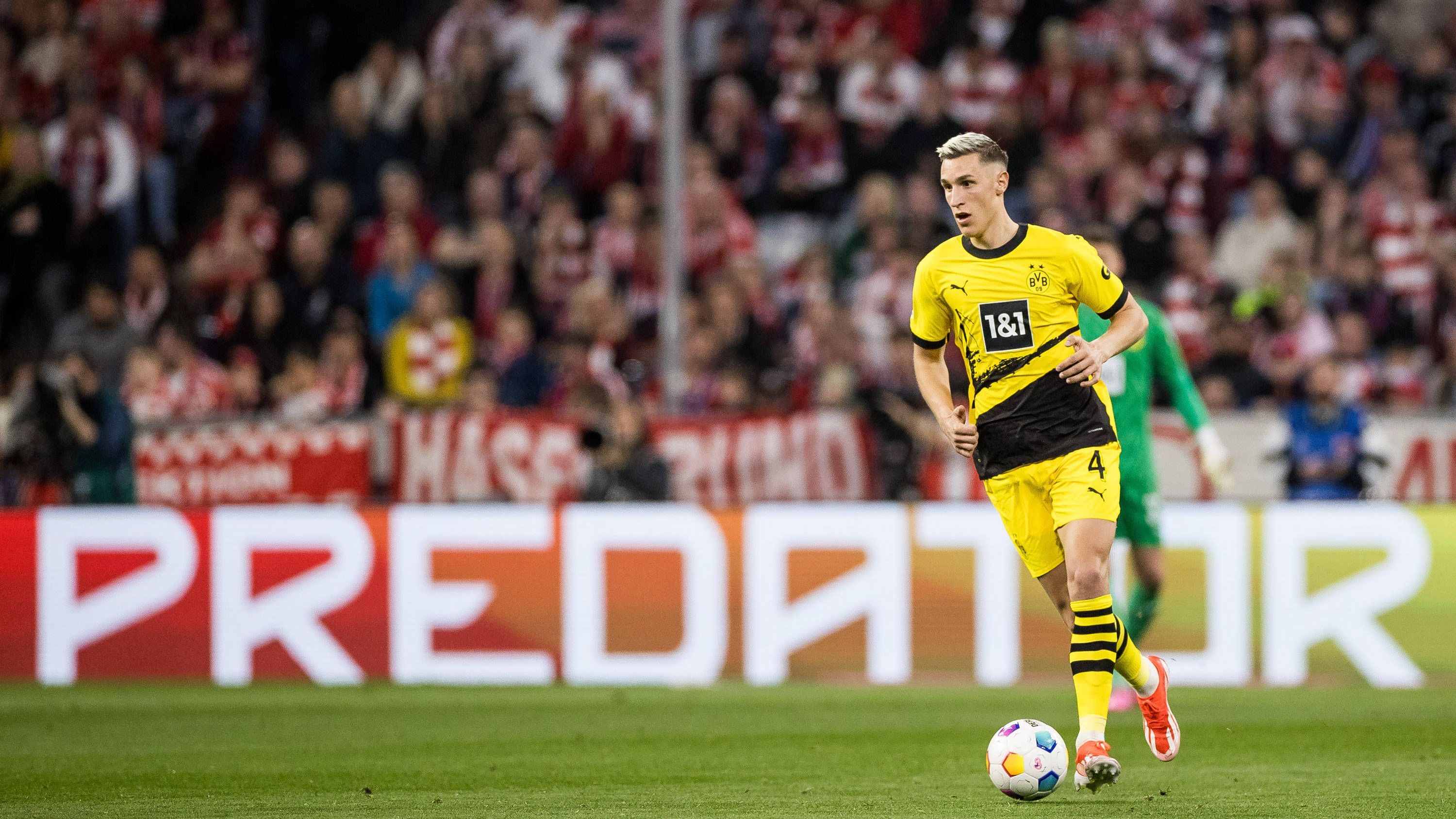 <strong>Nico Schlotterbeck (Borussia Dortmund)</strong><br>Vorzügliche Balleroberung vor dem Führungstreffer und eine Monstergrätsche, die zu Hummels‘ großer Chance (18.) führt. Sehr aufmerksam und in perfekter Symbiose mit Nebenmann Hummels. In dieser Form sicher auch ein EM-Kandidat. <strong><em>ran</em>-Note: 1</strong>