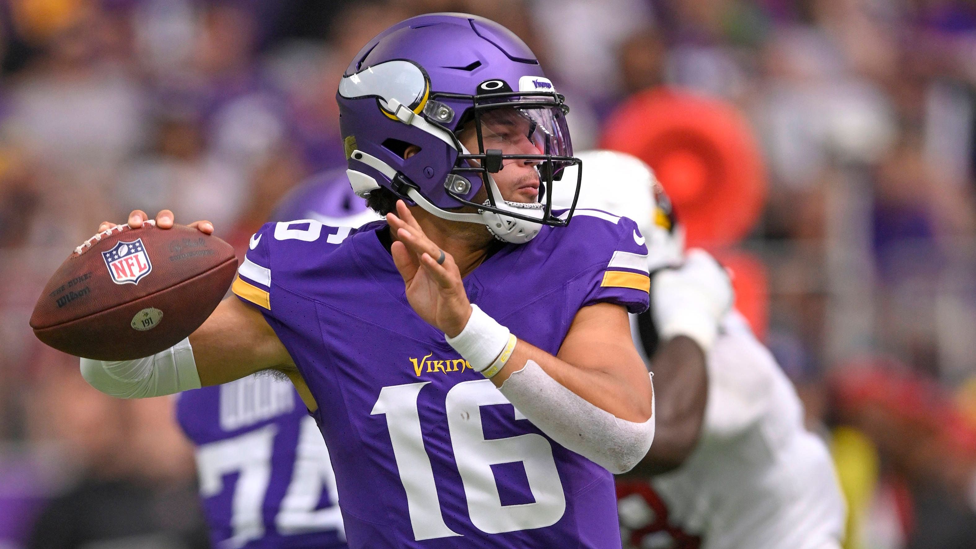 <strong>Jaren Hall</strong><br>Rookie-Quarterback Hall wurde von den Vikings in der fünften Runde gedraftet und sprang nach Cousins' Verletzung gegen die Packers ein. Der 25-Jährige verbuchte nur vier Passversuche - schwer zu sagen, ob er das Kaliber zum NFL-Starter hat.&nbsp;