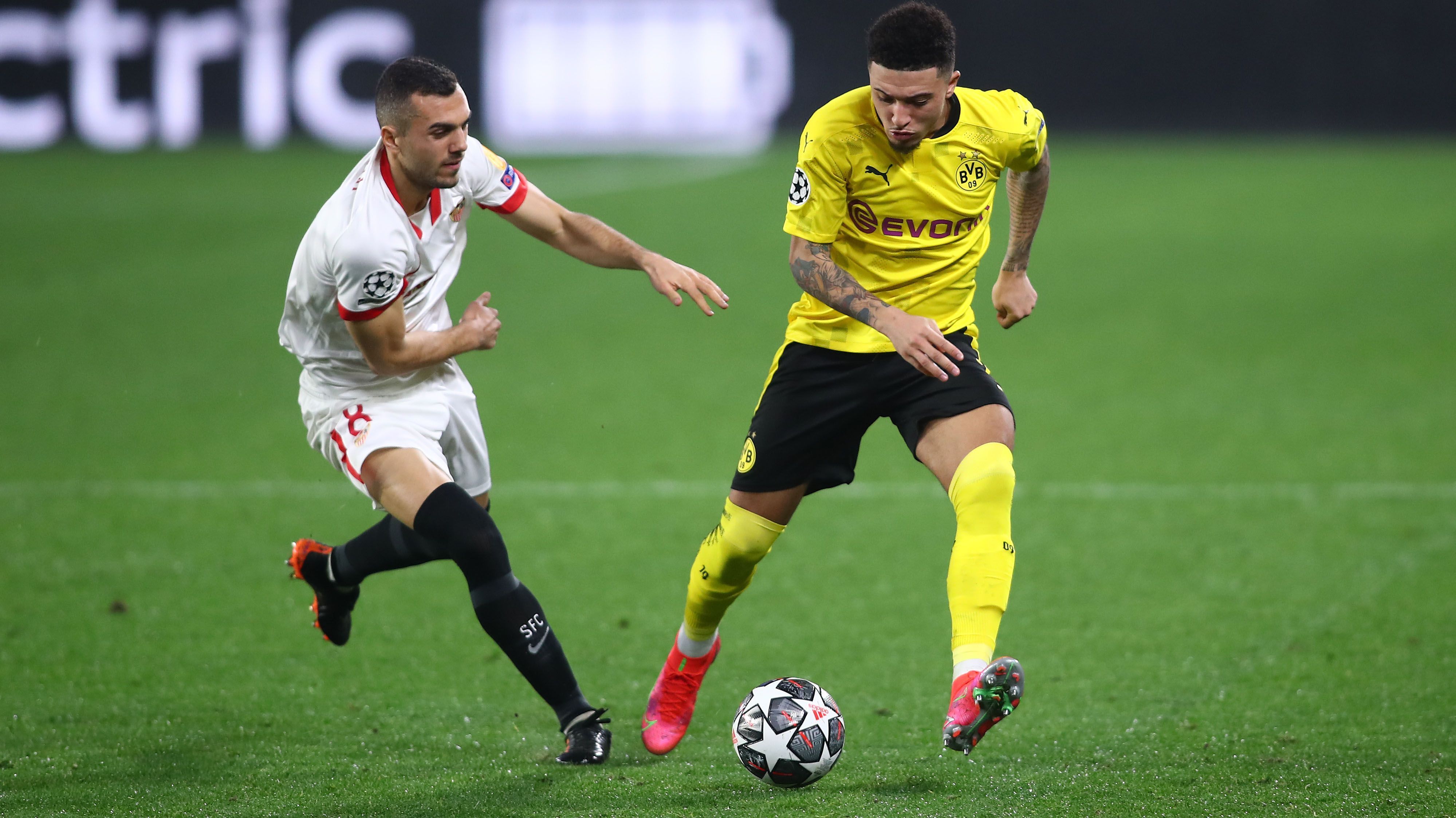 
                <strong>Jadon Sancho</strong><br>
                Beim Gegentreffer zum 0:1 lässt Sancho sich vom Torschützen Suso austanzen, sieht dabei ganz schlecht aus. Davon lässt er sich allerdings nicht beeindrucken: In der Offensive beweist er seine Fähigkeiten am Ball, geht mutig in das Eins-gegen-Eins. Per Doppelpass mit Haaland bereitet er das 2:1 vor. ran-Note: 2
              