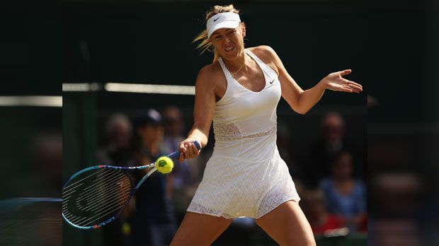 
                <strong>Maria Sharapova</strong><br>
                Ein bisschen übertrieben scheint der Wirbel um das Nike-"Nachthemd" schon, denn auch in der Vergangenheit zeigten die Tennis-Ladies gerne viel Haut - wie zum Beispiel Maria Sharapova im vergangenen Jahr.
              