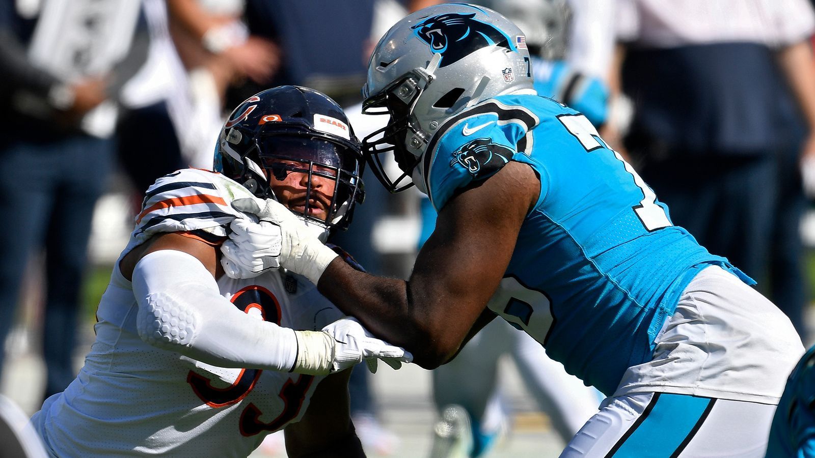 
                <strong>Russell Okung (Offensive Tackle)</strong><br>
                Russell Okung lieferte vergangene Saison eine solide Leistung bei den Carolina Panthers ab, ließ 13 Pressures und drei Sacks zu. Auch der First Rounder des Draft 2010 lief schon für die Seattle Seahawks auf, außerdem für die Denver Broncos und die Los Angeles Chargers. Der Left Tackle dürfte für viele Teams eine gute Übergangslösung sein. Mit 33 Jahren zählt er zu den älteren Tackles der Liga, dürfte aber noch ein paar Spielzeiten die Blind-Side des Quarterbacks auf gutem Niveau schützen.Die weiteren Free Agents folgen im Kurzportrait.
              