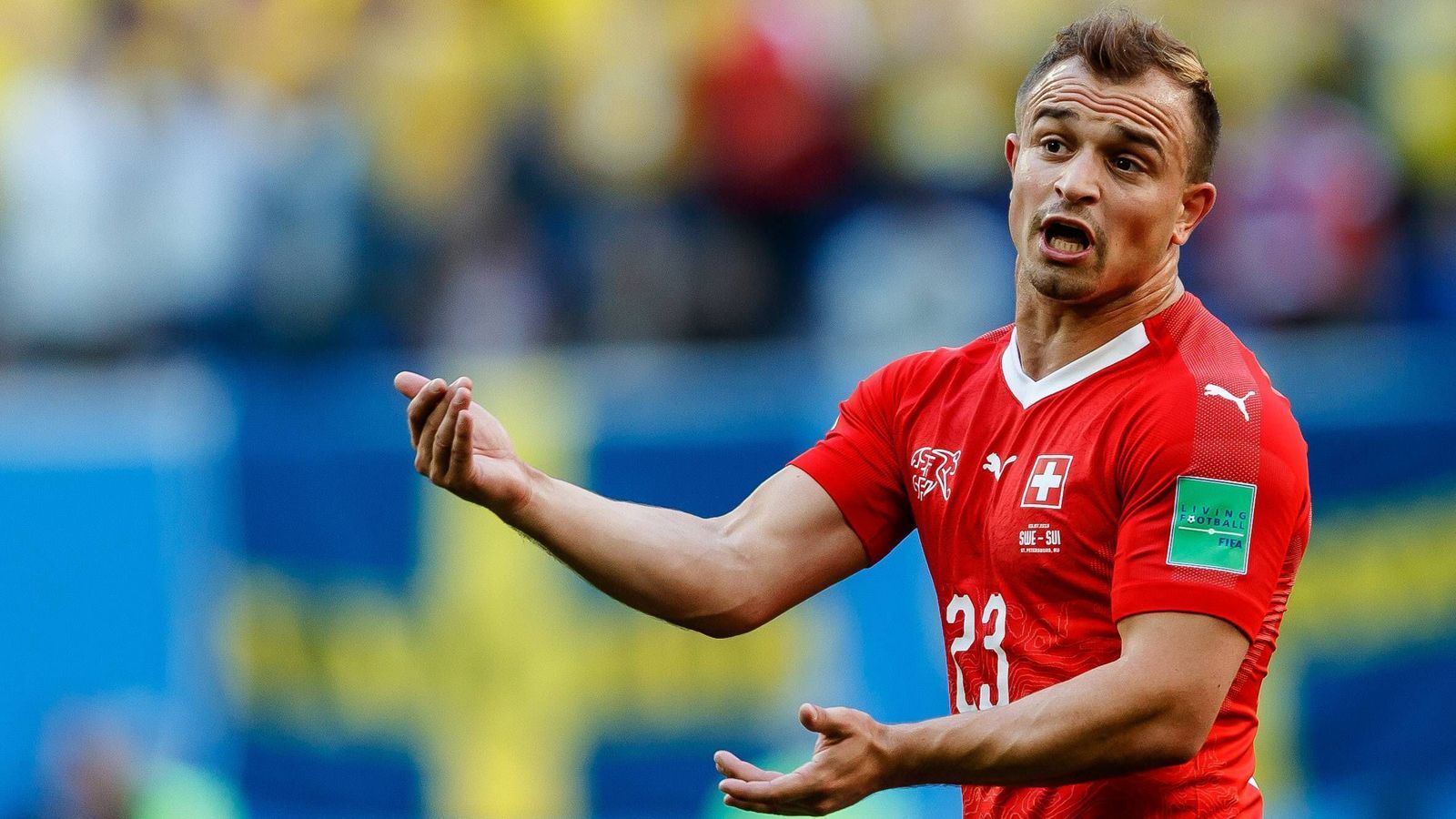 
                <strong>Xherdan Shaqiri (Schweiz)</strong><br>
                Xherdan Shaqiri - Kosovo: Der Ex-Spieler des FC Bayern München ist Sohn albanischer Eltern und wurde im jugoslawischen Gjilan (heute Kosovo) geboren. Mit seiner Familie zog er in frühester Kindheit in die Schweiz. Dort lernte der Offensiv-Spieler das Kicken.
              