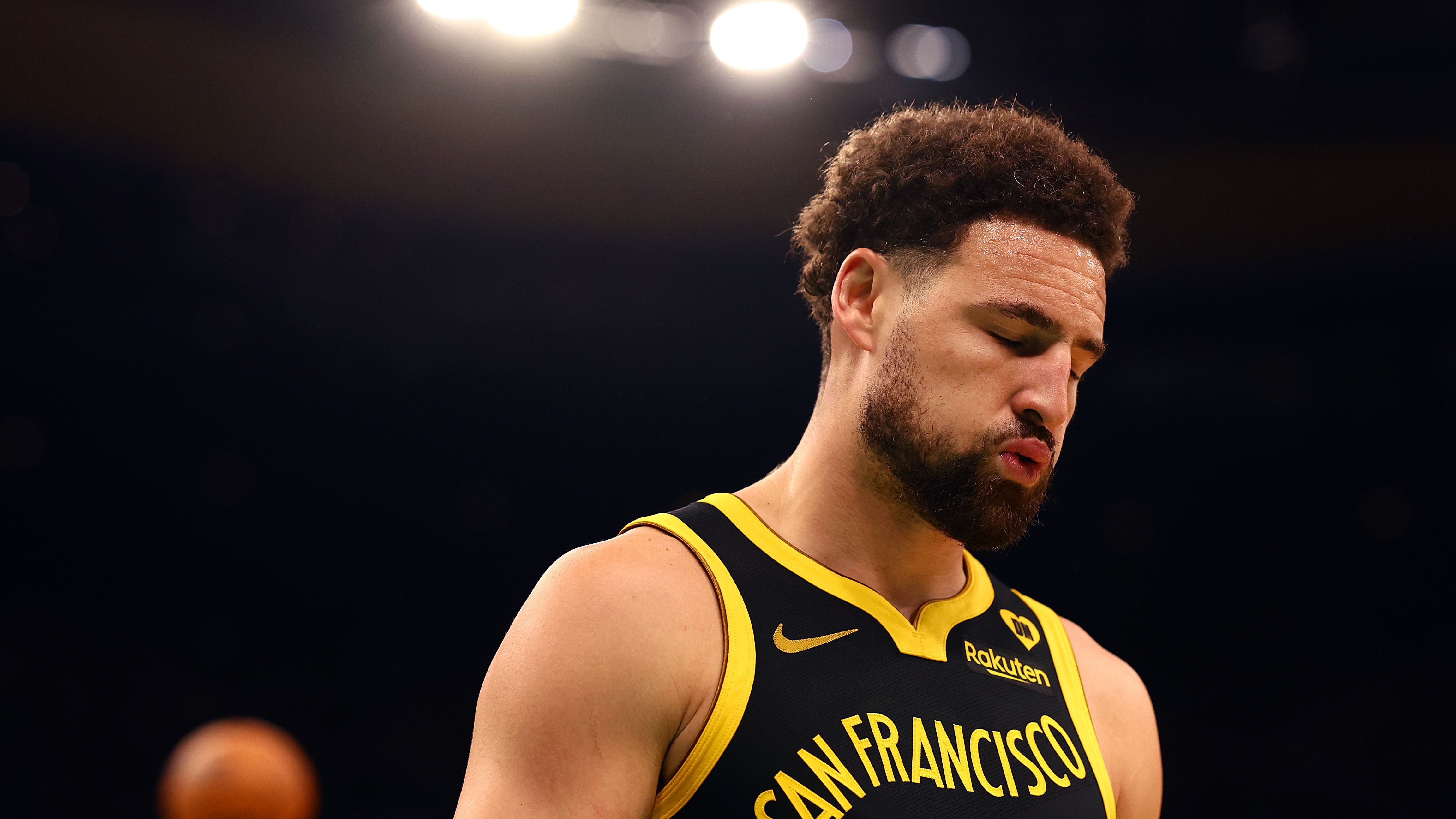 <strong>Klay Thompson</strong> <br>Position: Guard<br>Letztes Team: Golden State Warriors<br>Letztes Gehalt: ca. 43,2 Millionen Dollar<br>Stats 2023/24: 17,9 Punkte, 3,3 Rebounds, 2,3 Assists