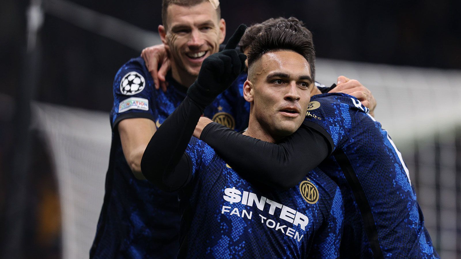 
                <strong>Platz 21: Lautaro Martinez</strong><br>
                24 Jahre | Angriff | Inter Mailand
              