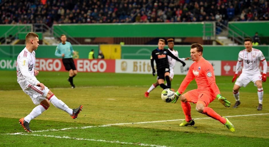 
                <strong>Joshua Kimmich</strong><br>
                Der Marathonmann auf der rechten Seite benötigt Anlaufzeit und bleibt zunächst eher verhalten in seinen Offensivausflügen. Dann aber wird er von Hummels auf die Reise geschickt und vollendet in Knipsermanier zum 3:0. ran-Note: 3
              