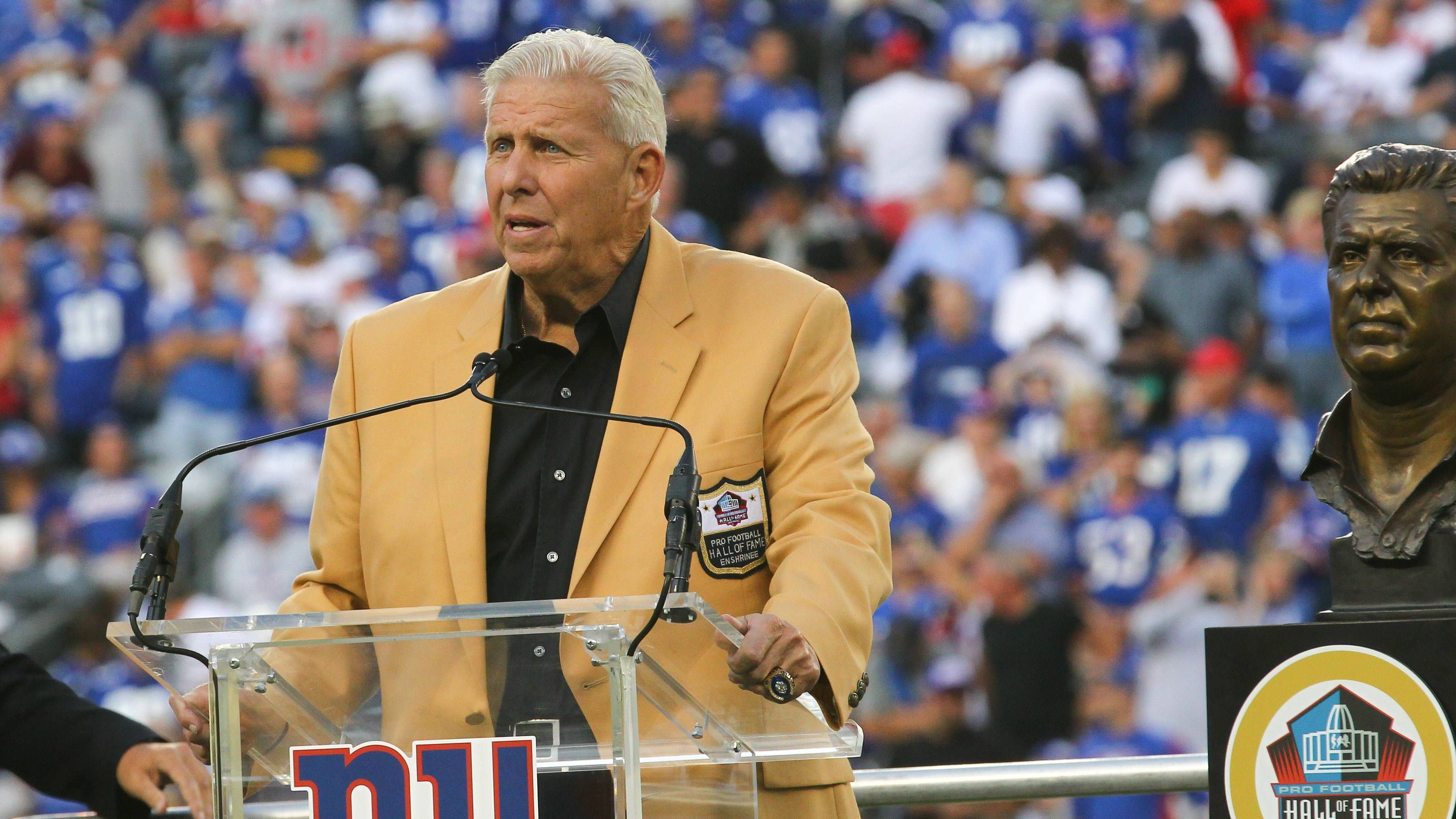 <b>Bill Parcells<br></b>Seine Super Bowls sammelte er mit den New York Giants. Als Parcell sein Karriereende verkündete, übernahm Ray Handley, der aus seinem Trainerstab stammte. Besitzer George Young entschied sich dabei gegen Defensive Coordinator Bill Belichick, der die Franchise daraufhin verließ. Handley blieb zwei Saisons Trainer, verpasste beide Male die Playoffs und war danach nie wieder Head Coach.