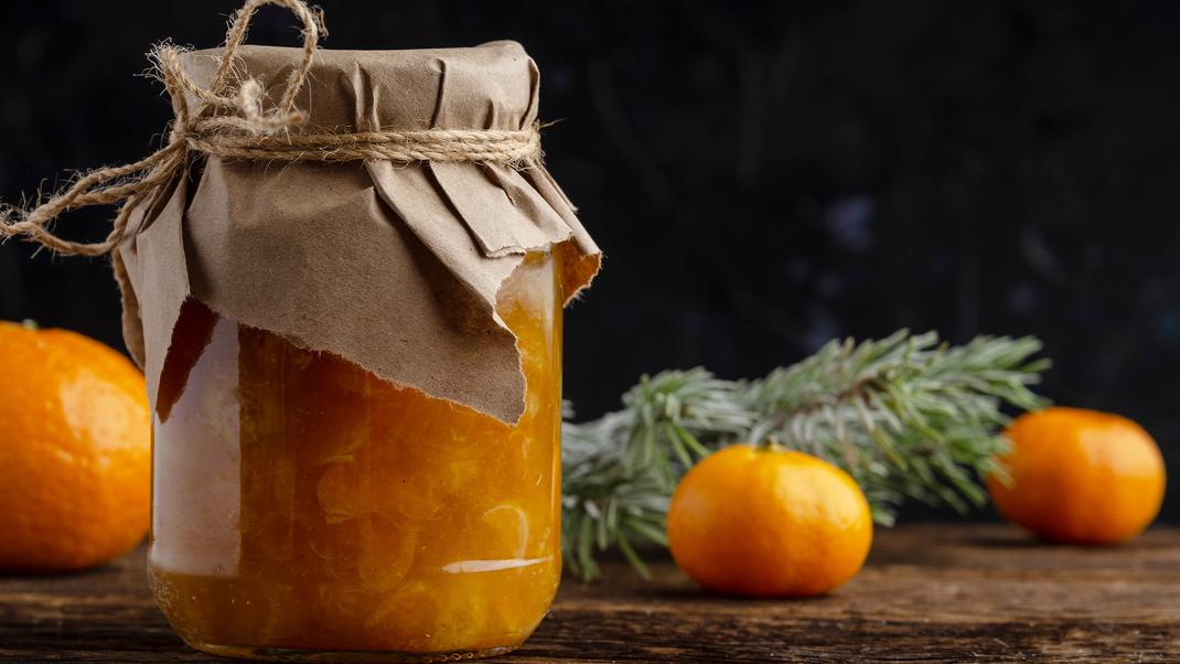 Diese Mandarinen-Marmelade schmeckt köstlich und ist das perfekte DIY-Geschenk für deine Liebsten!