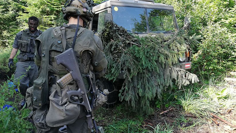 Die ABC-Abwehrtruppe besteht aus dem Kommando ABC-Abwehr und der ABCAbwehrschule sowie drei ABC-Abwehrkompanien in Korneuburg, Mautern und Absam. Die Soldaten des Kommandos sind für die Abwehr von atomar-, biologischen- und chemischen Kampfmitteln zuständig.