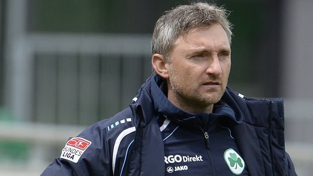 
                <strong>Mario Himsl (2010)</strong><br>
                Er hat sich der Nachwuchsarbeit verschrieben, ist Nachwuchsleiter und C-Jugendtrainer beim Kirchheimer SC. Daneben arbeitet er für die Firma "Double Pass", für das Unternehmen also, das die Nachwuchsleistungszentren der Profiklubs bewertet.
              