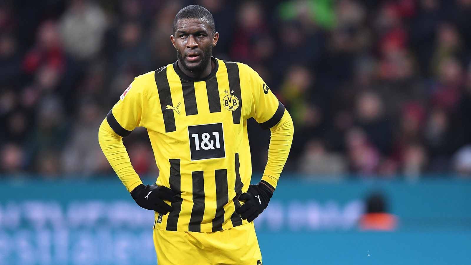 
                <strong>Anthony Modeste</strong><br>
                Sein Arbeitstag beginnt nach einer Stunde, als er für Haller in die Partie kommt. Fällt vor allem mit einem Foul an Hincapie in der eigenen Hälfte auf. In der Schlussphase holt er sich nach einem taktischen Foul an Diaby auch noch die Gelbe Karte ab. ran-Note: 4
              