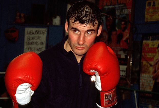 
                <strong>10. Joe Calzaghe</strong><br>
                Der walisische Boxer Joe Calzaghe landet auf Rang zehn. In seiner Karriere gewann er alle seine 46 Profikämpfe, kein einziges Mal konnte er bezwungen werden. Er war unter anderem Weltmeister im Supermittelgewicht der WBA, WBC, WBO und IBF.
              