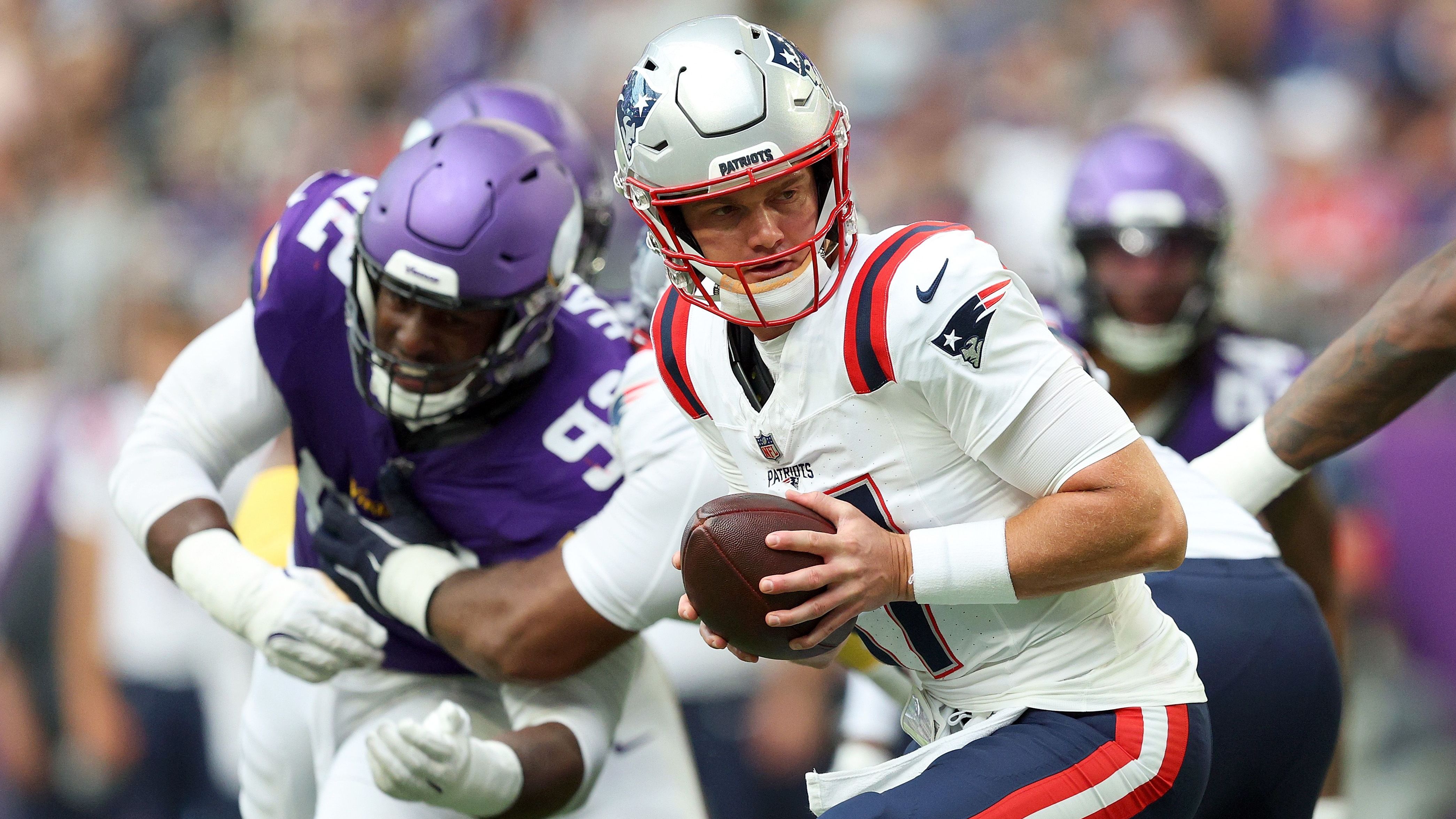 <strong>Ben Wooldridge (New England Patriots)</strong><br>So gut die Preseason für den ungedrafteten Quarterback mit neun von zwölf Pässen für 132 Yards und einen Touchdown losging. So bitter endete sie: Denn nach dem dritten Spiel gehörte Wooldridge zu den ersten Roster Cuts bei den Patriots. Wohl auch, weil seine Passgenauigkeit in Woche 3 gegen die Giants zu Wünschen übrigließ. Zwar gelang ihm noch ein Touchdown, aber Ungenauigkeiten im Wurf führten auch zu einem 41-Yards-Pick-Six.
