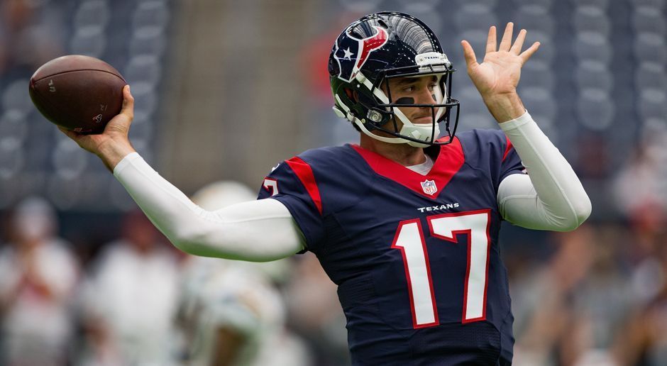 
                <strong>Verlierer: Brock Osweiler</strong><br>
                In einer Sache ist Brock Osweiler dann doch konstant: Seine schlechten Leistungen reißen einfach nicht ab. Bei der 13:21-Niederlage gegen die San Diego Chargers warf der Quarterback der Houston Texans ganze drei Interceptions. Damit hat Osweiler in der Regular Season nun insgesamt 13 Interceptions auf seinem Konto bei zwölf Touchdowns. "Real Clear Sports" nannte den 72-Millionen-Dollar-Mann diese Woche einen "großen, teuren Fehler".
              