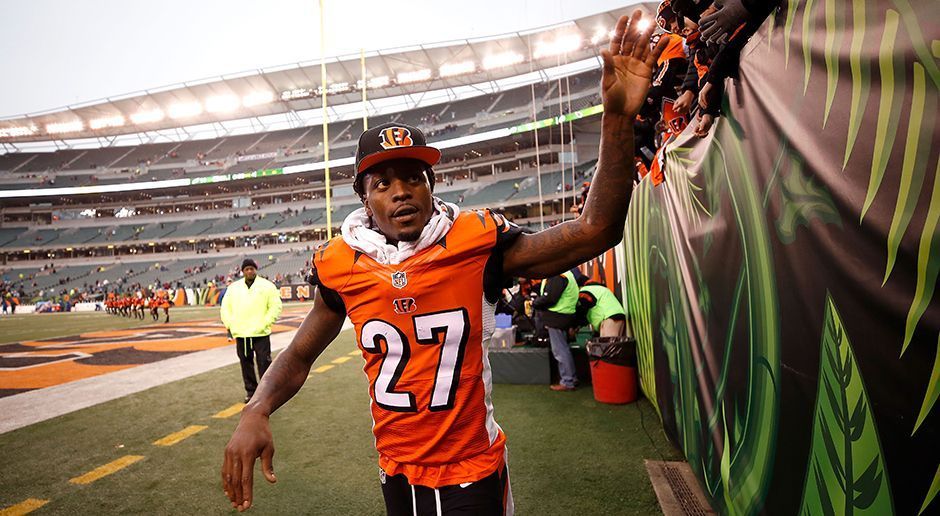 
                <strong>Dre Kirkpatrick (Cornerback)</strong><br>
                Richard Sherman dürfte auf der Position des Cornerbacks gesetzt sein, doch wer ist in der kommenden Saison auf der anderen Seite des Feldes zu finden? Ob Deshawn Shead rechtzeitig für die kommende Spielzeit fit wird, scheint ungewiss. Die Seahawks werden sich demnach im Draft und auf dem Free-Agent-Markt nach einem neuen Cornerback umschauen. Dre Kirkpatrick könnte die Anforderungen erfüllen und würde mit seiner harten Spielweise Kam Chancellor Konkurrenz machen.
              