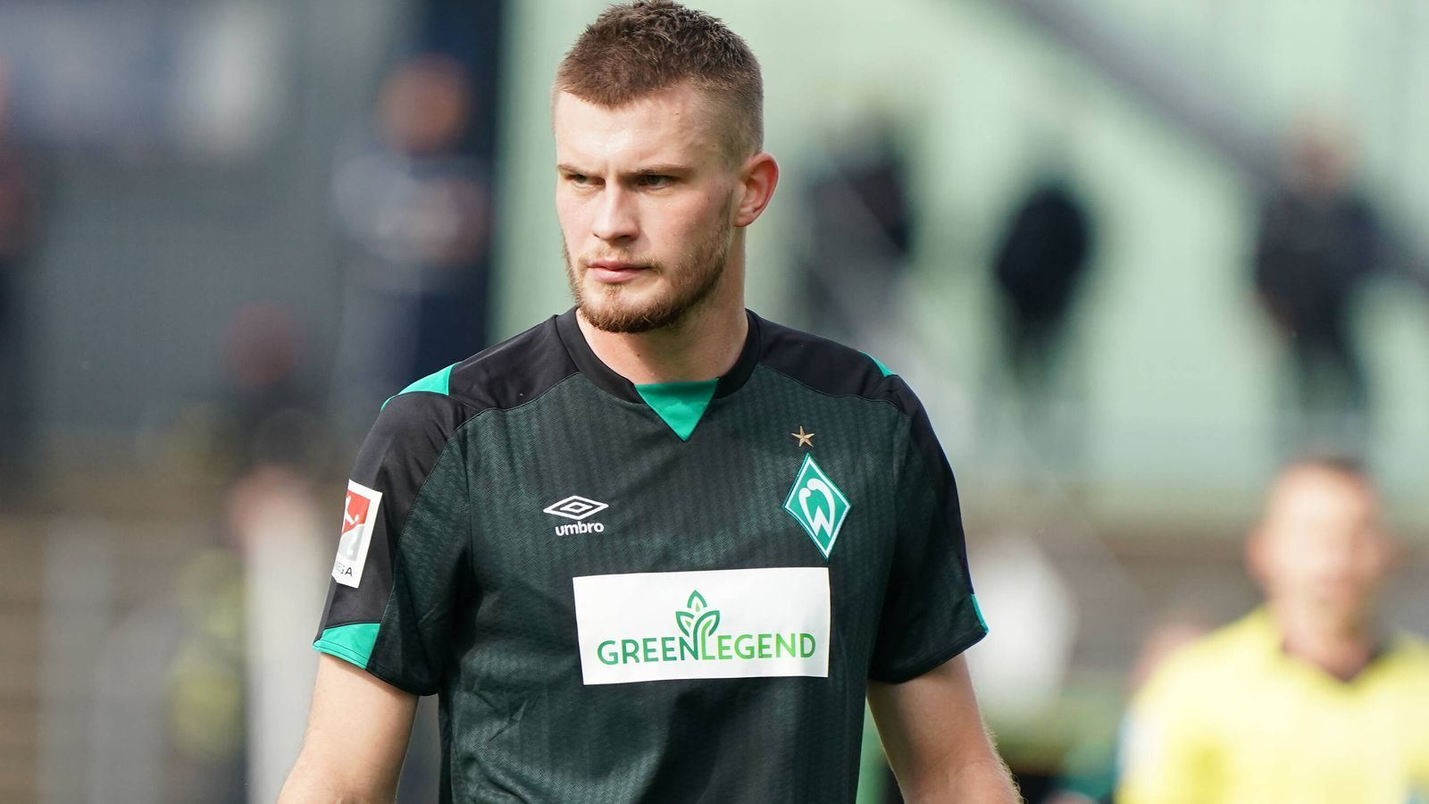 
                <strong>Lars Lukas Mai (SV Werder Bremen)</strong><br>
                Vergangene Saison wurde der Innenverteidiger in die 2. Bundesliga an den SV Darmstadt 98 verliehen, nun in die selbige Spielklasse an Werder Bremen. Dort stand Mai bereits sieben Mal in der Startelf, war zuletzt allerdings in einer Formkrise. Beim 2:2 gegen den SV Sandhausen hatte er an beiden Gegentoren eine Mitschuld. Die Konsequenz von Trainer Markus Anfang: Der 21-Jährige verbrachte die beiden darauffolgenden Spiele auf der Ersatzbank.  
              