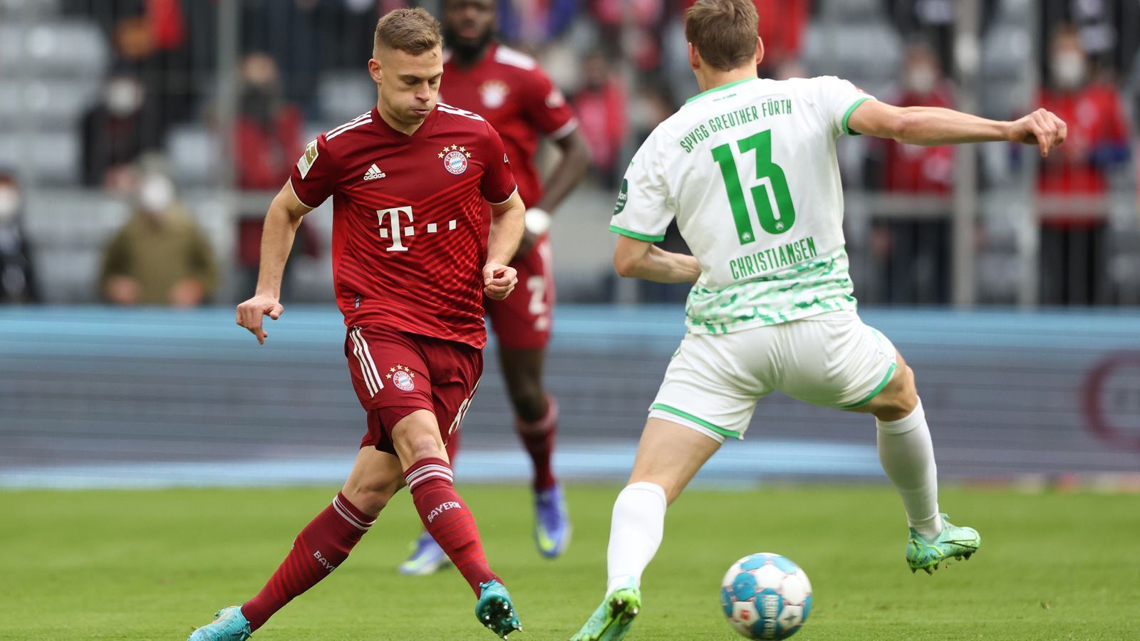 
                <strong>Joshua Kimmich</strong><br>
                Kimmich konnte dem Spiel nicht wie gewohnt seinen Stempel aufdrücken. Der Aggressive Leader blieb weitgehend blass, brachte aber die Ecke vor dem 3:1 rein und rettete damit seinen Sonntagnachmittag. ran-Note: 3
              