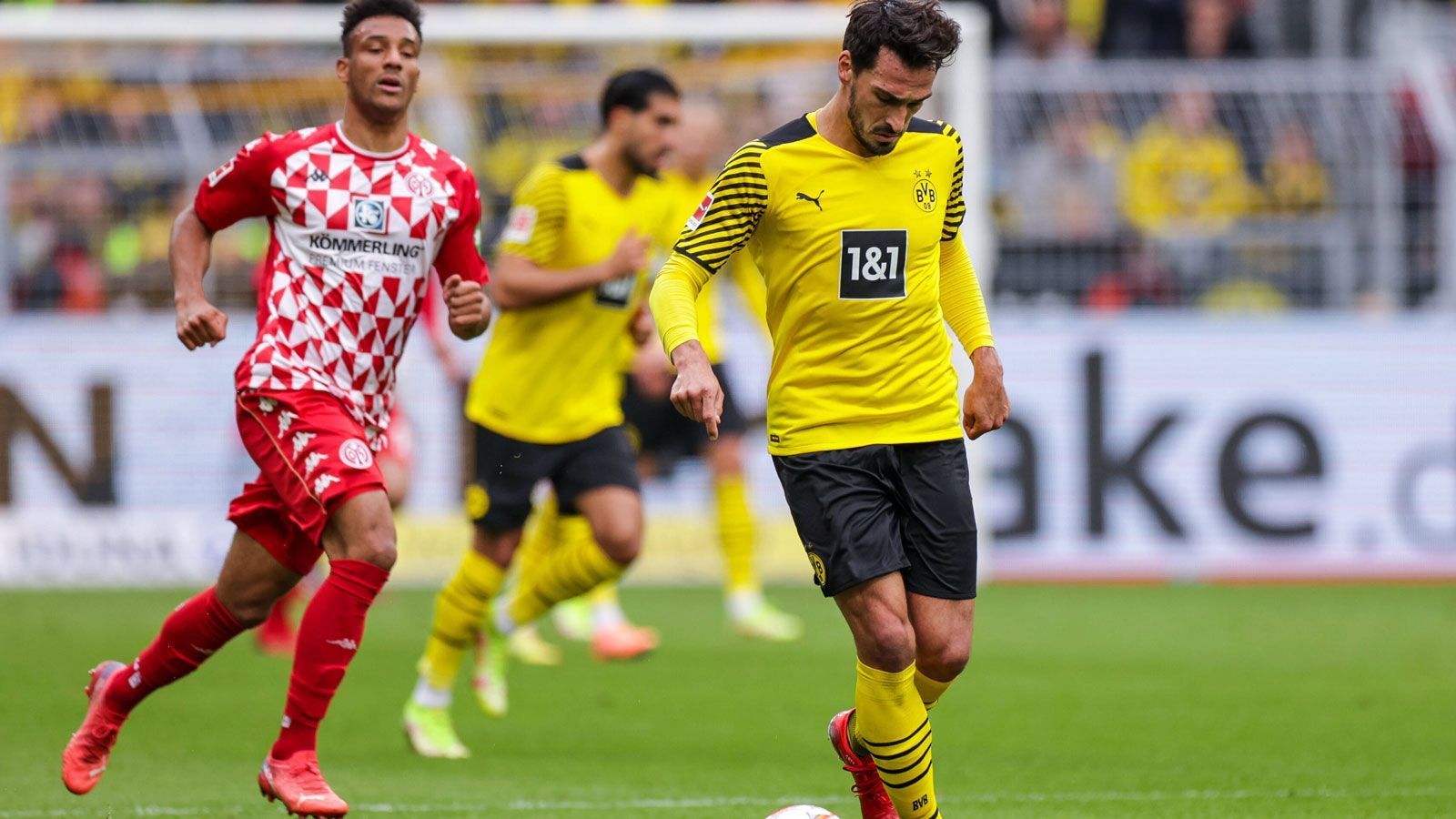 
                <strong>Mats Hummels</strong><br>
                Zu Beginn vor allem offensiv auffällig, defensiv kaum gefordert. Doch auch in der Abwehr ist auf Hummels Verlass, der die BVB-Defensive zusammenhält. Verabschiedet sich mit einem Kopfball an den Pfosten nach 67 Minuten. ran-Note: 2
              