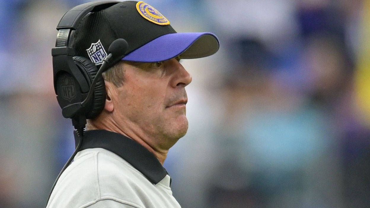 <strong>Verlierer: John Harbaugh (Baltimore Ravens)</strong><br>In der Overtime gegen die Indianapolis Colts ließ er einen vierten Versuch nahe der Mittellinie ausspielen, anstatt die Colts mit einem Punt an der eigenen Endzone festzusetzen. Lamar Jacksons Pass war incomplete, die Colts mussten nur noch 18 Yards gehen und schossen dann das Field Goal, das den Sieg besiegelte. Harbaugh muss sich Kritik gefallen lassen.