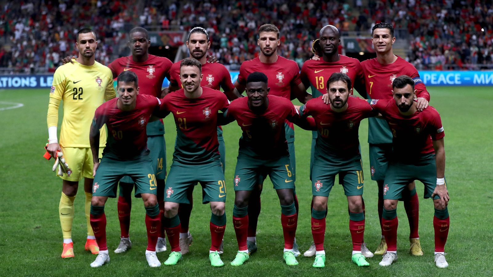 
                <strong>Portugal</strong><br>
                &#x2022; Gesamtmarktwert: 937 Mio. Euro<br>&#x2022; Höchster Marktwert: Rafael Leao (AC Mailand, 85 Mio. Euro)<br>&#x2022; Geringster Marktwert: Pepe (FC Porto, 1 Mio. Euro)<br>
              