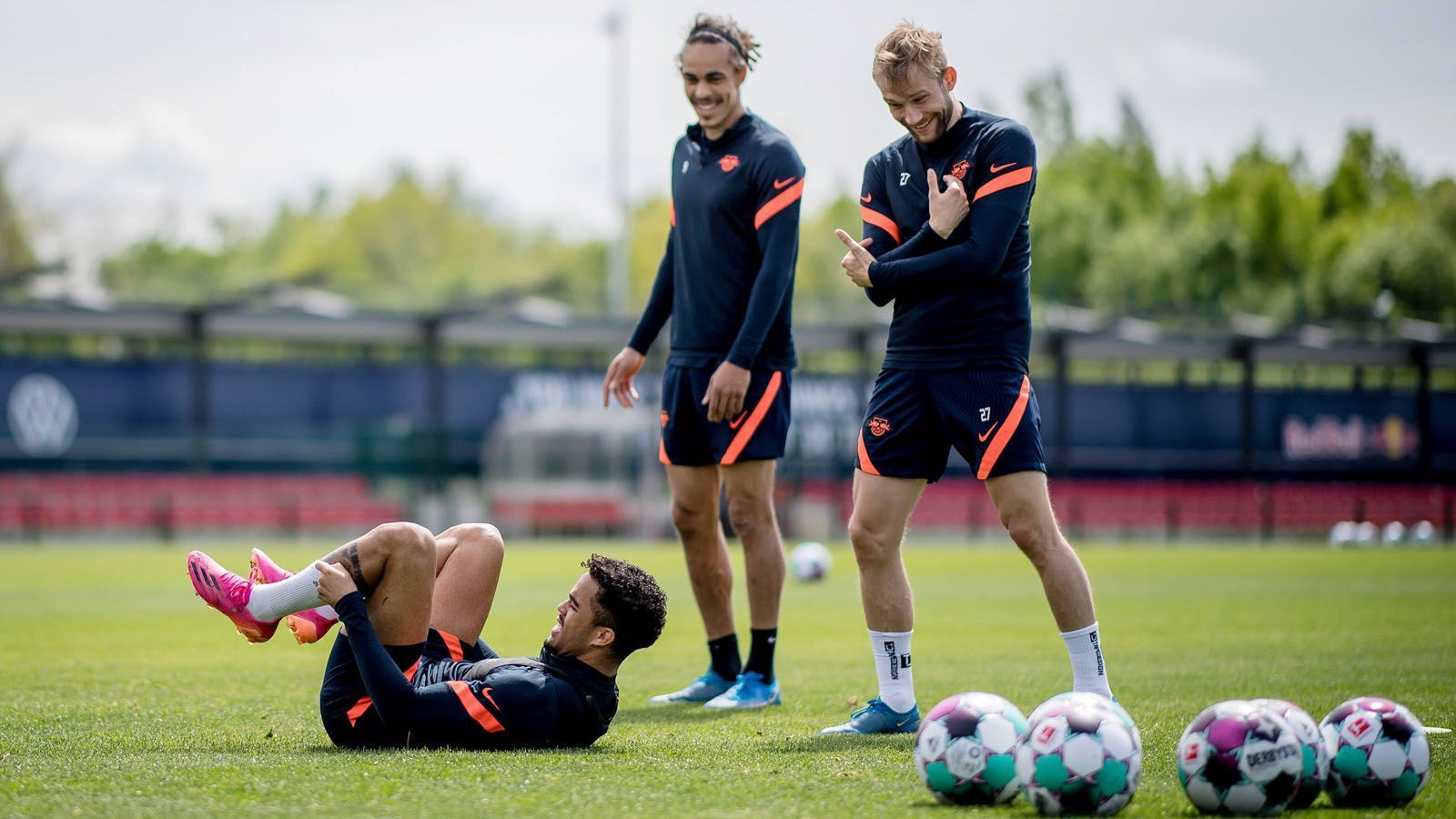 
                <strong>RB Leipzig</strong><br>
                Trainingsstart: 7. Juli (5. und 6. Juli Leistungsdiagnostik) -Trainingslager: 25. Juli bis 1. August in Saalfelden (Österreich) -Testspiele: Sa., 17. Juli, RB Leipzig - AZ Alkmaar 1:0, Fr., 23. Juli, RB Leipzig - Montpellier HSC 1:2, Sa., 31. Juli, RB Leipzig - Ajax Amsterdam 1:1
              