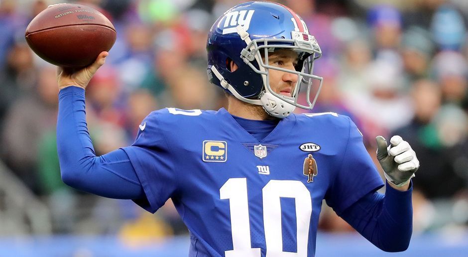 
                <strong>Passing Offense: New York Giants</strong><br>
                Eli Manning zeigte gegen die Philadelphia Eagles seine mit Abstand beste Saison-Leistung. Er warf Pässe für 434 Yards und drei Touchdowns bei einer Interception. Bitter nur, dass Nick Foles auf der anderen Seite auf Augenhöhe agierte und sogar vier Touchdown-Pässe warf. Trotz der Leistungssteigerung Mannings verloren die Giants deshalb mit 29:34.Gesamtpunktzahl: 35
              