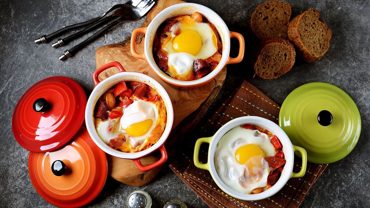 Breakfast of chorizo, bell pepper, onion, beans in tomato sauce with an egg in the oven.