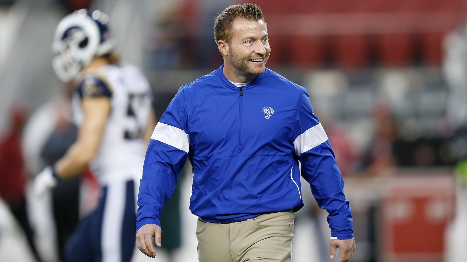 
                <strong>Gewinner: Los Angeles Rams</strong><br>
                Auch Millers neues Team, die Los Angeles Rams, sind natürlich Gewinner des Trades. Verfügten sie schon vorher über einen der besten Pass Rushes der Liga, sollten sie bei der Quarterback-Jagd jetzt sogar die Nummer eins sein. Doch auch neben dem Platz haben die Rams wohl einen guten Deal gemacht. Denn überweisen müssen die Kalifornier Miller in diesem Jahr nur läppische 700.000 Dollar. Den Rest des Salärs übernehmen die Denver Broncos, satte neun Millionen Dollar! Dafür hat das Team von Head Coach Sean McVay aber auch einen Zweit- und einen Drittrunden-Pick im kommenden Draft abgegeben. Mehr "All-In" geht fast nicht.
              