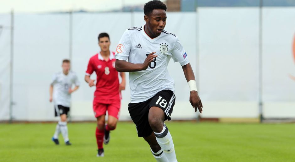 
                <strong>Mittelfeld: John Yeboah</strong><br>
                Verein: VfL WolfsburgLänderspiele für deutsche U17: Tore: 
              