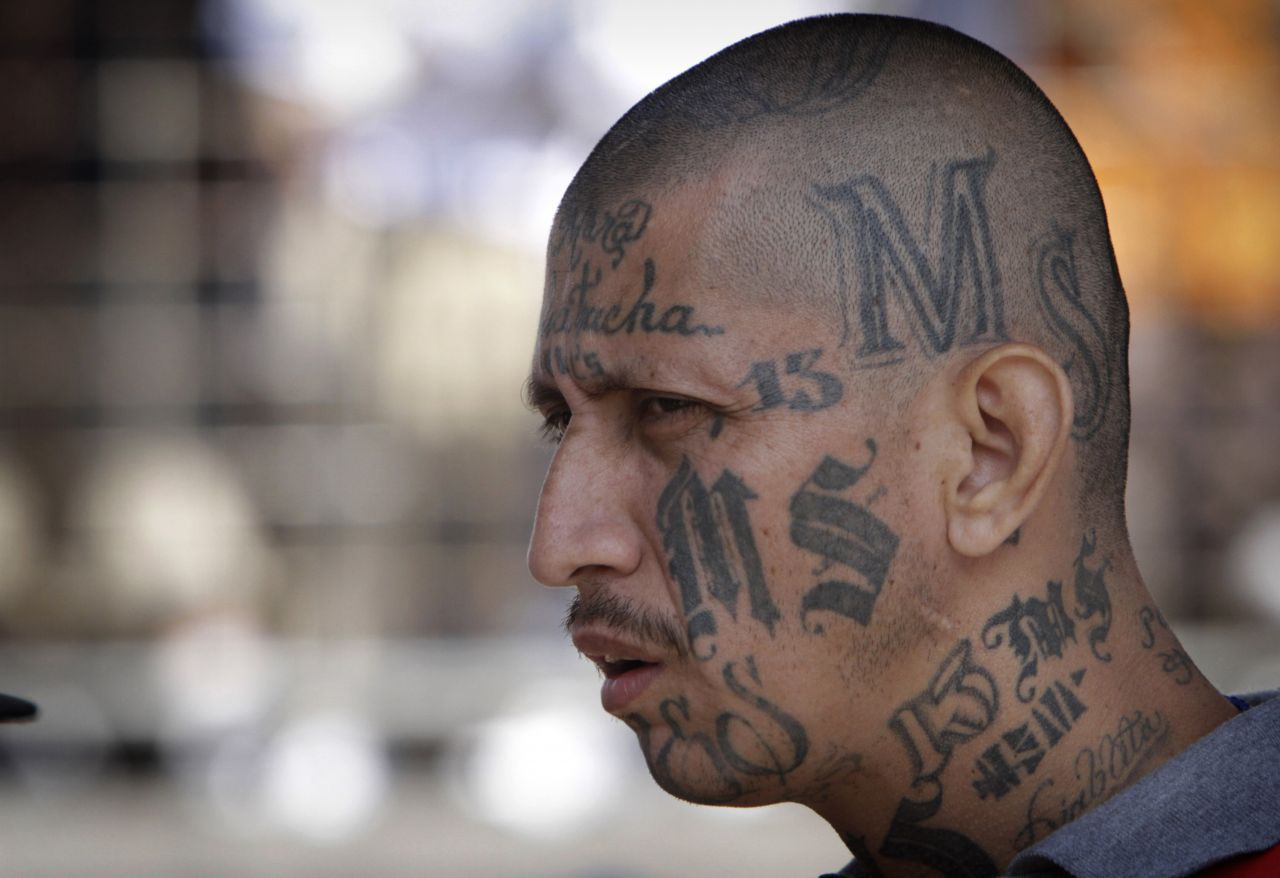 Die "Mara Salvatrucha" gilt als drittgrößte Bande auf dem amerikanischen Kontinent. Die Mitglieder nennen sich Maras und sind zumeist lateinamerikanischer Herkunft. 