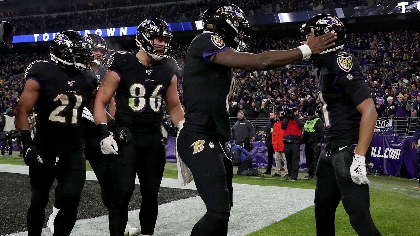 
                <strong>Baltimore Ravens</strong><br>
                Qualifiziert nach Woche 14AFC North:1. Baltimore Ravens (14-2)2. Pittsburgh Steelers (8-8)3. Cleveland Browns (6-10)4. Cincinnati Bengals (2-14)
              