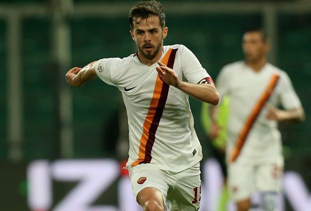 
                <strong>Platz 2: Miralem Pjanic (AS Rom)</strong><br>
                Noch effektiver: Miralem Pjanic vom AS Rom. Der 25-Jährige gilt als Standardexperte und traf zwei Mal per Freistoß. Allerdings brauchte der Bosnier dafür nur zehn Versuche. Eine Quote von 20 Prozent bringt den zweiten Platz hinter ...
              