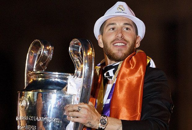 
                <strong>Real: Der Empfang in Madrid</strong><br>
                Seit 2005 spielt Sergio Ramos schon für die Königlichen und gewinnt in diesem Jahr seinen ersten Champions-League-Titel.
              