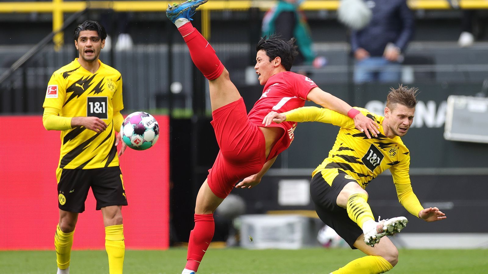 
                <strong>Die Stars von Dortmund und Leipzig in der Einzelkritik</strong><br>
                Der Champions-League-Traum lebt! Der BVB setzt sich in einem dramatischen Spitzenspiel spät mit 3:2 gegen RB Leipzig durch. Die Stars beider Teams in der ran-Einzelkritik.
              