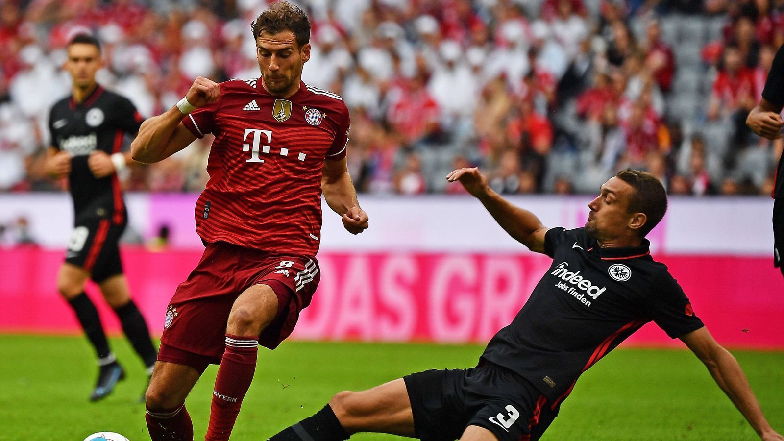 
                <strong>Leon Goretzka</strong><br>
                Schiebt immer wieder aus der Zentrale an. Versucht es mehrfach aus der Distanz und behält beim 1:0 vor Trapp die Nerven. An vielen Angriffen beteiligt und stets anspielbar. Präsenter als Kimmich, aber bis auf sein Tor glücklos in den Abschlüssen. ran-Note: 3
              