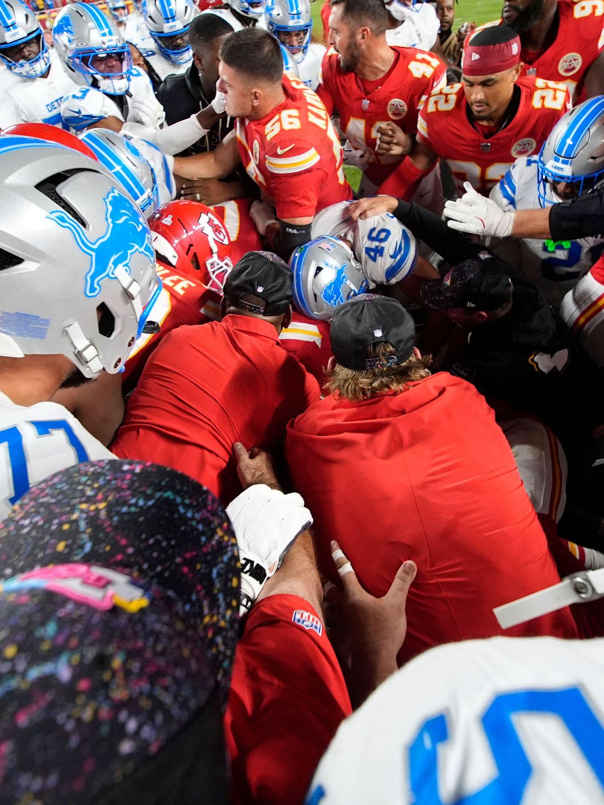 NFL, American Football Herren, USA Detroit Lions at Kansas City Chiefs Oct 12, 2025; Kansas City, Missouri, USA; Detroit Lions safety Brian Branch (32) and Kansas City Chiefs wide receiver Juju Smi...