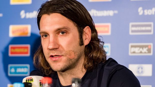 
                <strong>SV Darmstadt 98</strong><br>
                SV Darmstadt 98: Mit Torsten Frings als neuem Trainer kämpfen die Darmstädter in der Rückrunde gegen den Abstieg. Der frühere Nationalspieler will sich aber erst einen Überblick verschaffen, ehe er über Verstärkungen nachdenkt. Die finanziellen Mittel dürften in jedem Fall begrenzt sein.
              