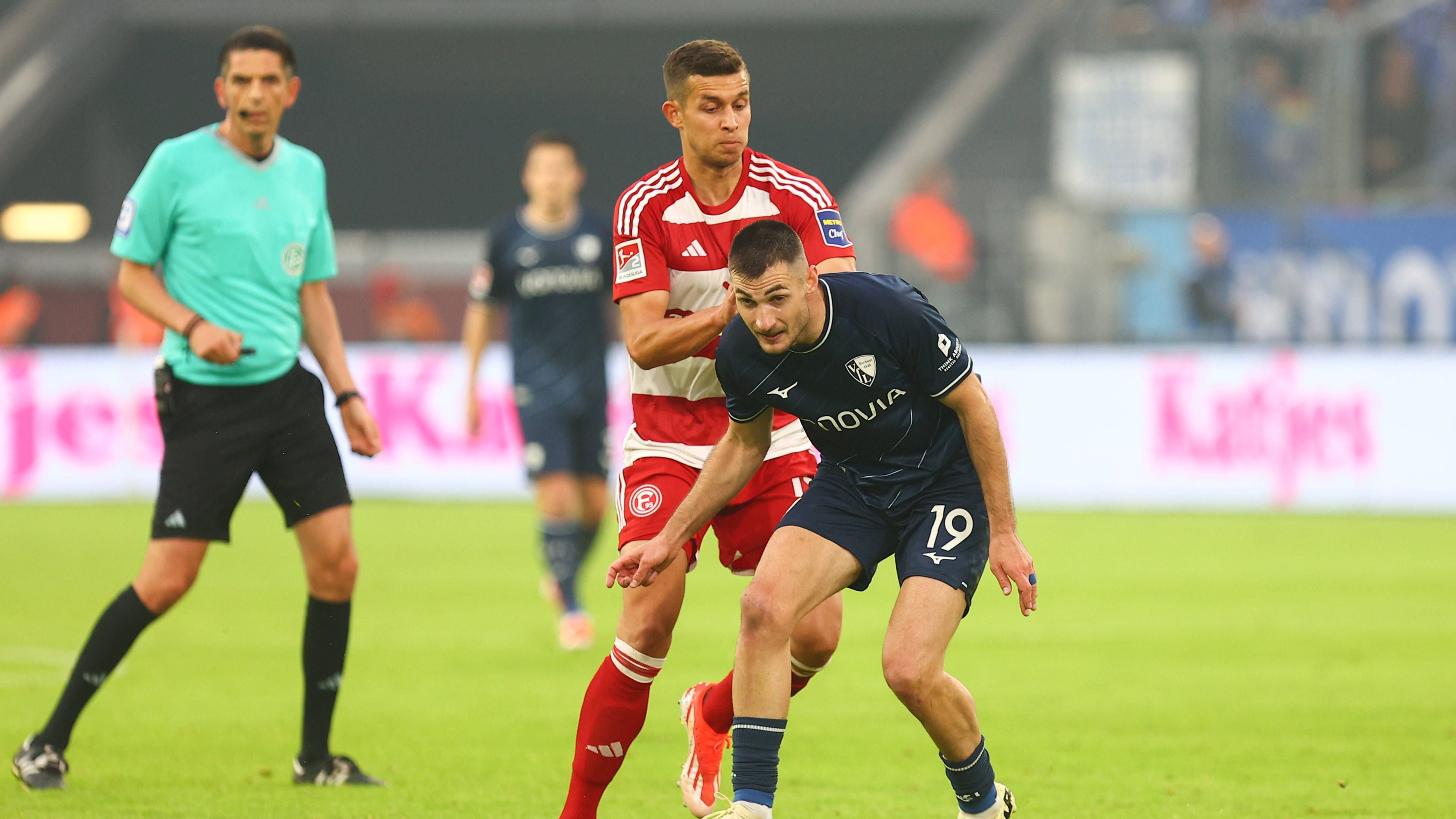 <strong>Tim Oberdorf (Fortuna Düsseldorf)</strong><br>Hat früh im Spiel Glück, dass er vor Gegenspieler Bero auch den Ball trifft und ohne den Elfmeterpfiff davonkommt. Blockt in der 50. Minute stark, kriegt aber zusammen mit der Abwehrkette keine Stabilität in die Defensive. Erst nach dem 0:3 wieder präsenter. <strong><em>ran</em>-Note: 4</strong>