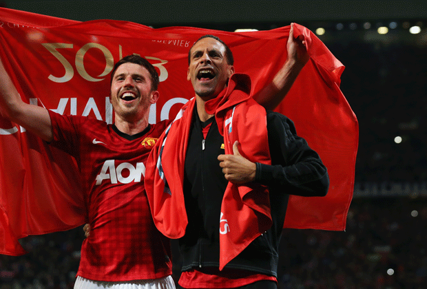 
                <strong>Rio Ferdinand</strong><br>
                Ein halbes Dutzend voll macht auch Rio Ferdinand (r.). Mit Manchester United gewinnt er die Premier League in den Jahren 2003, 2007, 2008, 2009, 2011 und 2013.
              